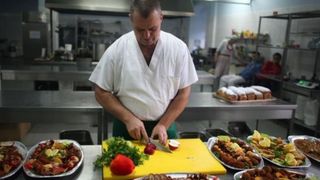 Firmele de catering, alternativa celor comozi pentru masa de Crăciun
