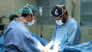 Doi oameni au primit o nouă șansă la viață după ce au fost supuși unui transplant de rinichi la Iași!