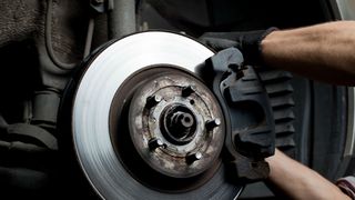 Recenzie plăcuță de fr&acirc;nă cu arc A.B.S