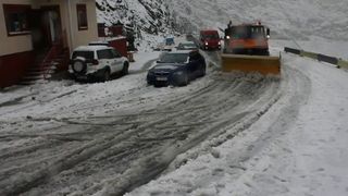 Vremea rea &icirc;și face de cap &icirc;n toată Rom&acirc;nia! Zăpada a pus mari probleme autorităților