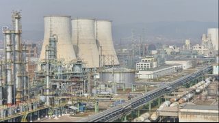 48 de salariați de la Oltchim sunt &icirc;n greva foamei. Angajații protestează 