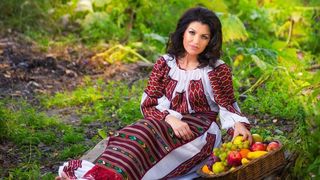 Celebra interpretă de muzică populară, Claudia Ghițulescu, este însărcinată! Anunțul l-a făcut în timp ce și-a prezentat burtica de gravidă!