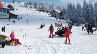 Rom&acirc;nii s-au mutat la munte &icirc;n vacanța de Crăciun! C&acirc;t costă să petreci sărbătorile &icirc;n stațiunile montane