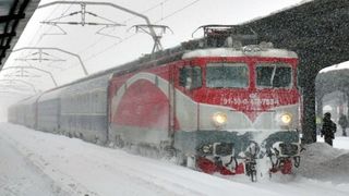 Călătoriile cu trenul devin din ce în ce mai periculoase! Reprezentanții CFR fug de răspundere