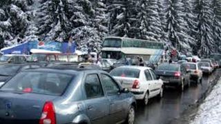 Atenție! Aglomeraţie pe DN 1, pe ambele sensuri, &icirc;n zona staţiunilor de pe Valea Prahovei