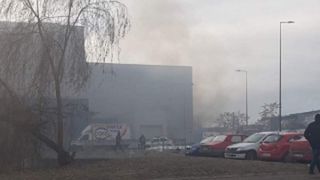 Incendiu la un mall din Ploieşti. Peste 1.000 de persoane au fost evacuate de urgenţă