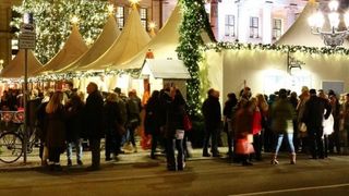 Turiștii străini au luat cu asalt Capitala, de sărbători! Sosiți din toate colțurile lumii  se bucură de tradițiile rom&acirc;nești