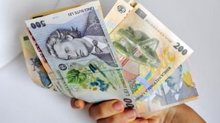Vești excelente de la Guvern! Ei sunt salariații care vor &icirc;ncasa &icirc;ncă două salarii &icirc;n plus de la 1 ianuarie 2019!