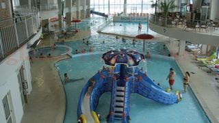 Copil de şase ani &icirc;n comă, după ce s-a &icirc;necat &icirc;n bazinul unui complex acvatic din Deva