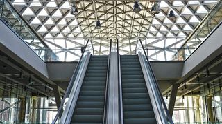 Scara rulantă și ascensorul MP IFMA - sisteme eficiente de transport &icirc;n marile centre comerciale