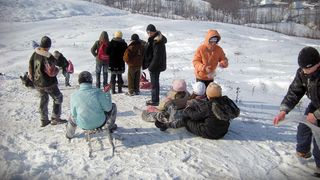 ORIBIL! O fetiță de 11 ani din județul Vaslui a fost luată cu forța de la săniuș de un tânăr de 20 de ani! Băiatul a vrut să o violeze într-o căruță! Cum a reușit micuța să fugă de agresor! Au găsit-o dezbrăcată pe câmp!