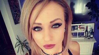 Ana Otvoș n-are "milă" de admiratorii ei. Imaginea incendiară pe care a postat-o a blocat internetul 