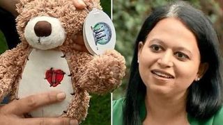 Descoperire șocantă &icirc;ntr-un ursuleț de pluș. Femeia caută "făptașul"
