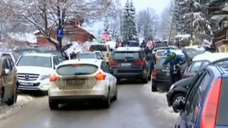 Rom&acirc;nii au luat cu asalt stațiunile montane! Aglomerația a atins cote alarmante &icirc;n Poiana Brașov