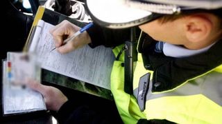  Şofer de 20 ani, prins de poliţişti conducând cu peste 160 km/h în oraş