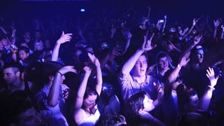 Tinerii au spart bani mulți în noaptea dintre ani! Iată cum a fost Revelionul în cluburile din Capitală!