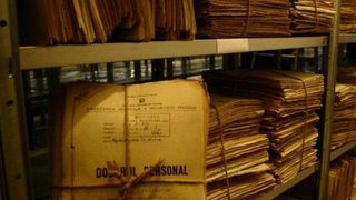 Jurăm&acirc;ntul pe care &icirc;l depuneau cei ce deveneau colaboratori ai Securității: "&Icirc;n caz că nu voi respecta regulamentul, cer să..."