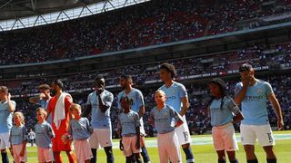 C&acirc;t plătesc părinții pentru a-și vedea copiii &icirc;nsoțind fotbaliștii din Premier League