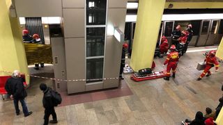 Tânărul care a căzut pe șine în stația Costin Georgian a fost salvat de un trecător. Cine e îngerul său păzitor