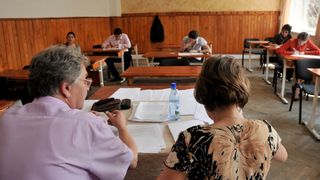 Mii de profesori ar putea rămâne pe drumuri după modificările din Legea Educației