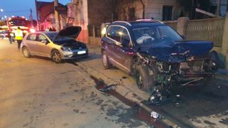 Un șofer fără permis a ajuns la spital, după ce a făcut accident cu o mașină condusă de un șofer beat