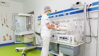 La Iasi s-a deschis cea mai dotata sectie de neonatologie din tara. Aici e singurul loc in care bebelusii cu probleme grave au sanse sa supravietuiasca