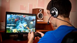 Dependenta de jocuri pe internet este o BOALA! Ce spun specialistii despre ea si cum se poate trata