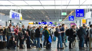 Un fenomen din ce in ce mai greu de stavilit loveste societatea romaneasca. Peste 500 de mii de copii si tineri au emigrat din Romania in zece ani.