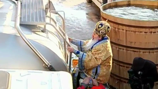 IPS Teodosie sfințește apa pentru bobotează, la Constanța, cu un &icirc;ntreg alai! Uite cum a fost primit