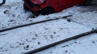 Accident grav. O mașină a fost spulberată de tren 