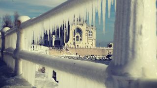 Val de turiști rom&acirc;ni pe litoral. Ajung să plătească sute de euro pentru tratamente de lux! Asta e cea mai nou fiță &icirc;n materie de slăbit!