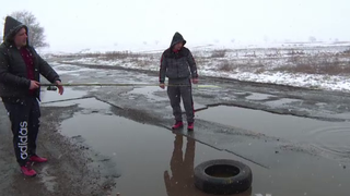 Un concurs de pescuit inedit a avut loc intr-o localitate din Bihor. Te crucesti cand vezi unde au pescuit localnicii