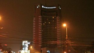 Ultimă oră. Un bărbat s-a aruncat &icirc;n gol de pe un hotel din București
