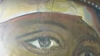 Minune în localitatea Lazu, județul Constanța. O icoană a început să lăcrimeze. În jur se simțea miros de mir