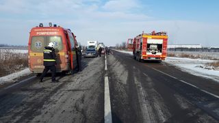 Accident &icirc;n lanț pe DN1. O femeie a ajuns la spital 