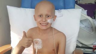 Ultimele cuvinte ale băiețelului mort de Crăciun! S-a stins de cancer, în brațele surorii sale: 'Este timpul să...'