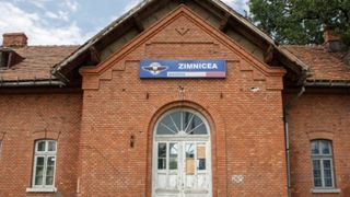 Imagini dezolante! Gările monument istoric din România se dărâmă pe zi ce trece