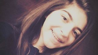 Familia Ralucăi, adolescenta moartă &icirc;n accidentul de l&acirc;ngă B&acirc;rlad, pare blestemată. Este al treilea deces &icirc;n decurs de doi ani