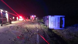 Șapte morti și zeci de răniți după ce un autocar cu turiști străini s-a răsturnat &icirc;n sud-estul țării