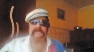 &Icirc;n direct pe Facebook, cu puşca &icirc;n m&acirc;nă! Un rom&acirc;n a șocat &icirc;ntreaga țară: &bdquo;Vă &icirc;mpuşc pe toţi care aţi dat declaraţii &icirc;mpotriva mea&ldquo;