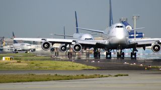 Aterizare de urgență pe Otopeni. Medicii au intervenit imediat