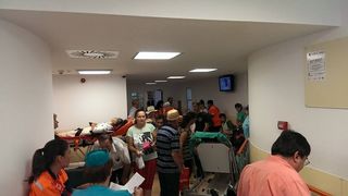 E haos &icirc;n spitale. Mii de oameni au viroze, iar medicii fac față cu greu