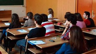 Elevii se &icirc;ntorc la cursuri pentru scurt timp. Vor avea o altă vacanță. Structura anului școlar