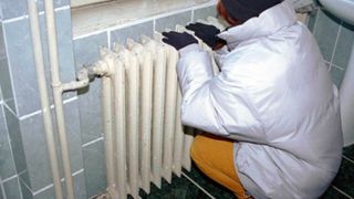 Rețeaua de termoficare din București, o BOMBĂ cu ceas! Oamenii îngheață de frig în case din cauza infrastructurii dezastruoase