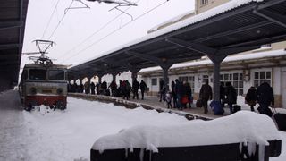 Dezastrul CFR! &Icirc;nt&acirc;rzieri uriașe pentru trenurile din Rom&acirc;nia! "Nu am avut deloc caldura si am stat inghesuiti"