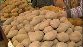 Cartofi mai puțini cu aceeași bani! "M&acirc;ncarea săracului" s-a scumpit din nou &icirc;n Rom&acirc;nia!