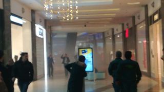 Incendiu la mall Băneasă! Sute de oameni au fost evacuați