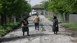 Sate pline de pensionari, previziuni sumbre pentru viitor