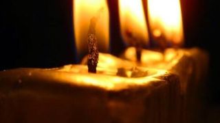 Ce semnifică 4 lum&acirc;nări aprinse?! Iată ce se &icirc;nt&acirc;mplă dacă le aprinzi &icirc;n același timp