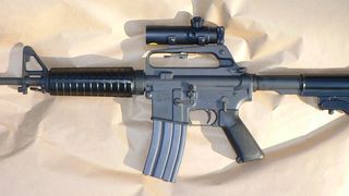 Jurnalistii Huffington Post au cumparat o arma semiautomata AR-15 in doar 38 de minute, dupa atacul armat din Orlando